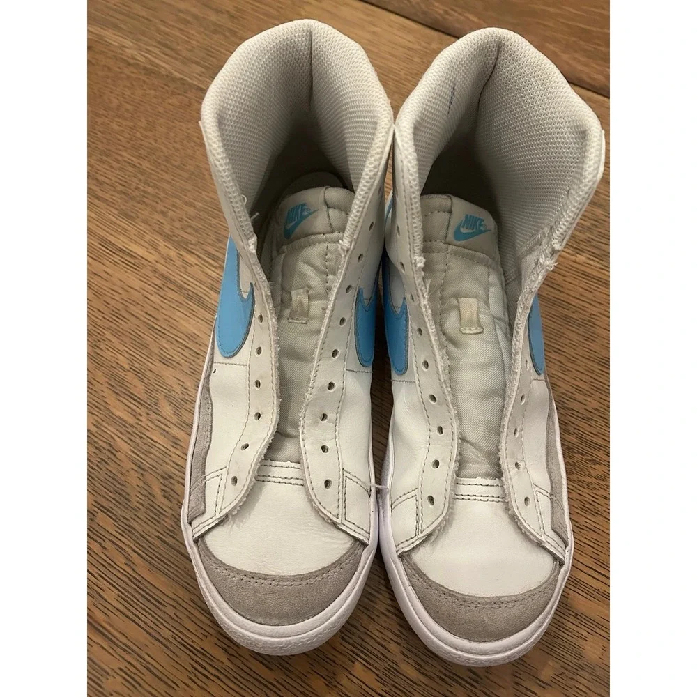 Nike Youth High-Top Sneakers‎ – Size 5